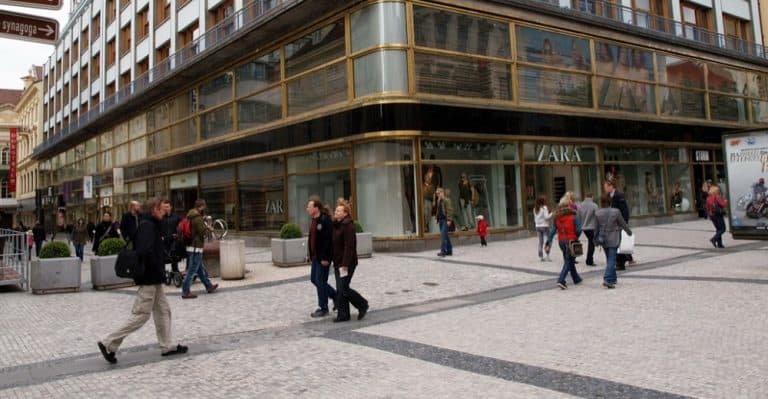 У Чехії закриваються брендові магазини