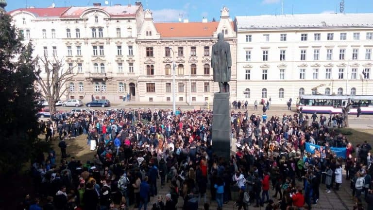 Студенти 200 шкіл і вишів влаштували страйк по всій Чехії