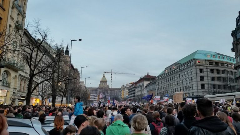Понад 10 тис. людей вийшли на демонстрацію проти прем’єр-міністра Чехії
