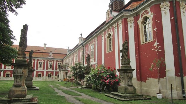 Палац Стекник – перлина рококо міста Жатець