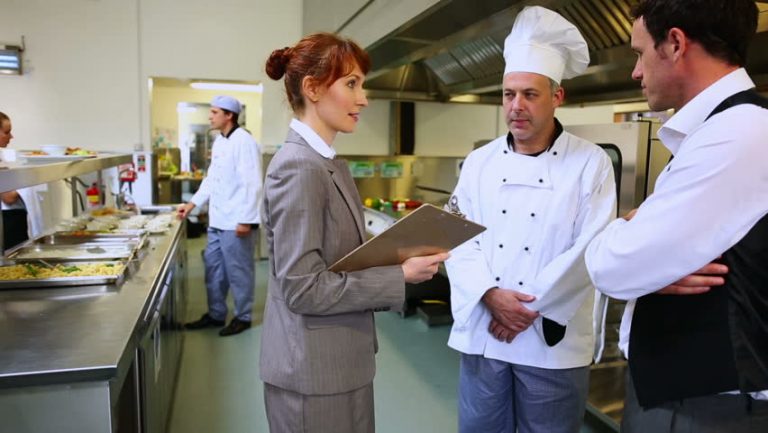 У Чехії планують наймати офіціантів і кухарів з країн, що не входять в ЄС