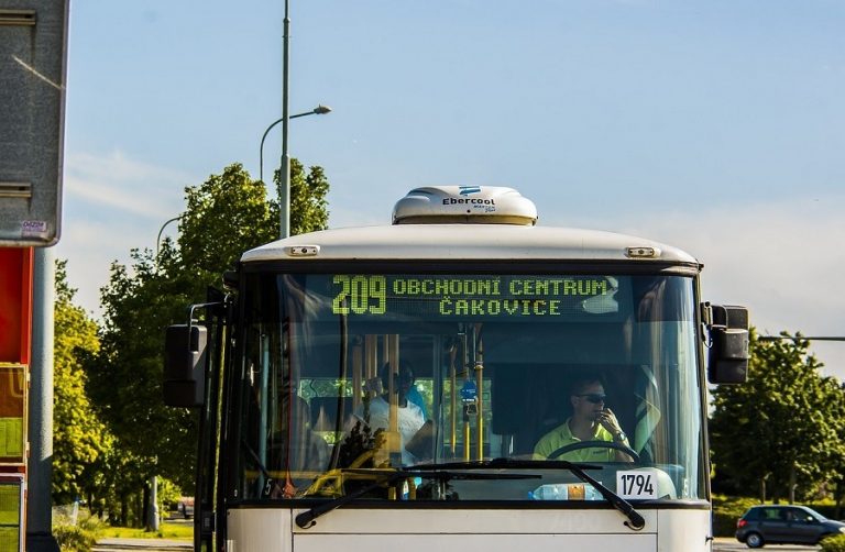 Автобуси в Празі зупинятимуться тільки за вимогою