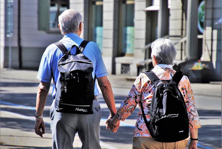 Близько 8% чеських пенсіонерів отримують пенсію менше 10.000 крон